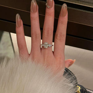 3ct अंडाकार कट 925 स्टर्लिंग चांदी की सगाई, 3-स्टोन मोइससानाइट हीरे की शादी का वादा - Product Image 2