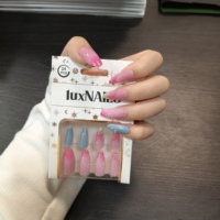 24 faux ongles en ABS à presser, dégradé rose, strass, forme amande moyenne, contraste vert émeraude, réutilisables, pré-conçus