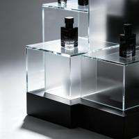 Support de présentation de parfum en acrylique transparent à plusieurs niveaux, présentoir en acrylique cubique de luxe pour boutique de détail, vitrine pour flacons de cosmétiques