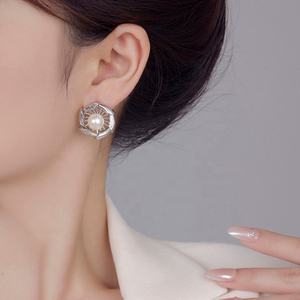 Versatile French-Style Niche Fashion Stud <b>Earrings</b> for Women Copper Gold Elegant Simple Bead Design <b>Pearl</b> New Small Fresh Gift - Product Image 4