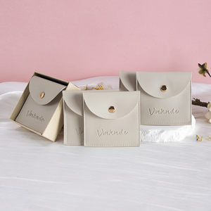 Elegante Pochette in Pelle PU <span class=keywords><strong>Beige</strong></span> 7x7cm di Alta Qualità con Chiusura a Bottone, Confezione Regalo Riciclabile per Gioielli, Anelli, Bracciali - Product Image 6