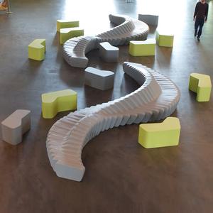 Chaise d'attente interactive extérieure en fibre de verre Dynamic Wave, écologique, durable, facile à nettoyer, pour centre commercial, école, parc, hôtel, salle de sport - Product Image 5