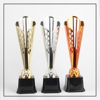 Trophées en plastique à bas prix, les plus vendus, plaqués or, impression UV, de haute qualité, faits à la main, style pyramide, style sportif JIATAO