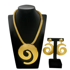 Zhuerrui i più nuovi set di gioielli placcati in oro Dubai eleganti accessori da donna 18 carati set di orecchini con collana di Design brasiliano MH2200925