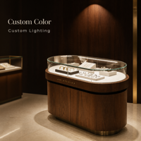 Vitrine de présentation de bijoux ovale sur mesure avec verre incurvé pour les magasins de bijoux en chaîne, taille, couleur, éclairage et matériaux personnalisés