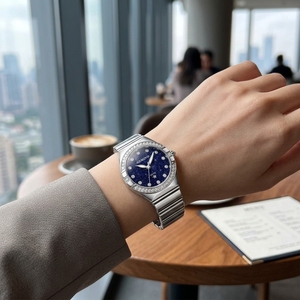 Reloj de Cuarzo para Mujer <span class=keywords><strong>RENOVO</strong></span> R66060, Diseño Moderno, Resistente al Agua 3ATM, Esfera Luminosa con Diamantes y Cielo Estrellado, Correa de Aleación - Product Image 2