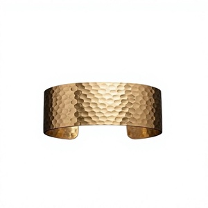 Bracelet manchette ajustable en laiton plaqué or, fait main, jonc ouvert, bijoux pour femmes et hommes, Marco Enterprises, cadeau de la Saint-Valentin tendance - Product Image 1