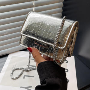 人気のクロコダイルプリントレディースラグジュアリーハンドバッグニューパテントレザーファッションチェーンシンプルミニクラムシェルハンドバッグ - Product Image 3