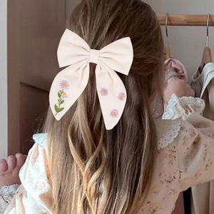 Pinza <span class=keywords><strong>para</strong></span> el pelo con lazo <span class=keywords><strong>de</strong></span> <span class=keywords><strong>tela</strong></span> azul marino hecho a mano y flor <span class=keywords><strong>de</strong></span> margarita bordada - Accesorio <span class=keywords><strong>para</strong></span> el pelo <span class=keywords><strong>de</strong></span> niñas <span class=keywords><strong>de</strong></span> tamaño grande <span class=keywords><strong>para</strong></span> fiestas y uso diario - Product Image 2