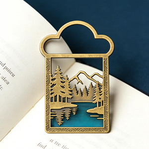 Marque-page en métal personnalisé en laiton, motif Forêt, Lac, <span class=keywords><strong>Montagne</strong></span>, avec émail et gravure ajourée créative - Product Image 1
