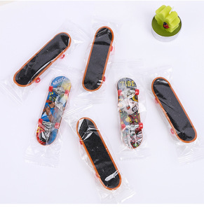 Impresión de gráficos personalizados para fingerboard, regalo promocional de aleación, 32/34 mm, tabla de madera profesional, mini fingerboard creativo, juguetes. - Product Image 4