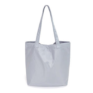 Bolso de compras de poliéster personalizado con logotipo de bordado de moda reutilizable para hombres y mujeres - Product Image 2