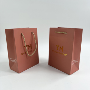 Custom Burgundy Gift Bags with Gold Logo - Premium Shopping Bags for Boutiques Elegant <b>Packaging</b> for Cosmetics & Jewelry - Product Image 3