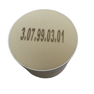 Système d'échappement automatique Convertisseur catalytique de catalyseur en nid d'abeille Support de catalyseur universel en céramique à trois voies - Product Image 1