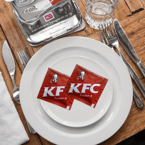 Lingettes humides non tissées sans alcool personnalisées emballées individuellement pour le nettoyage des mains et de la bouche des restaurants - Product Image 4