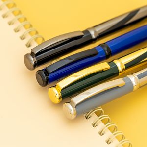 Nuevo bolígrafo de regalo de metal a rayas de dos tonos de escritura suave de lujo Premium con logotipo personalizable - Product Image 4