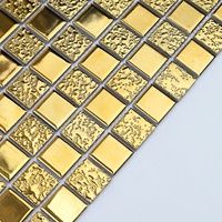 Décoration intérieure de luxe avec motif de parquet à points dorés, art doré, mosaïque céramique 3D pour salle de bain