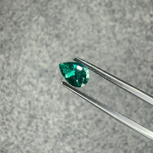 Émeraude naturelle de Zambie 0,47 ct, taille poire facettée 4,20x6,10 mm, pierre précieuse verte lâche pour bague sur mesure, pendentif et bijoux de luxe - Product Image 1