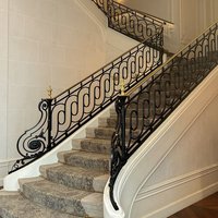 Rampe d'escalier et auvent d'entrée modernes en fer forgé de haute qualité avec finition peignable