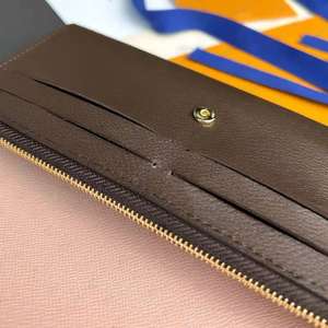 Sacs en cuir de luxe personnalisés en gros pour femmes : Portefeuilles, sacs à bandoulière, porte-monnaie tendance, porte-cartes de crédit élégant - Product Image 4