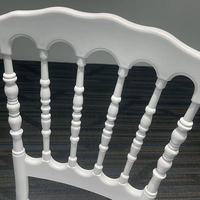 Chaises Chiavari en résine blanche empilables monobloc démontables pour hôtels, fêtes, mariages, banquets et événements – Vente en gros