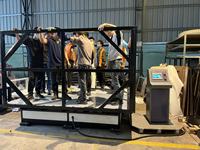 Gran banco de pruebas de vibración para simulación de transporte