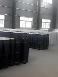 Membrane imperméable en caoutchouc <span class=keywords><strong>EPDM</strong></span> vulcanisé résistant au feu auto-adhésif anti-âge noir blanc pour toit de <span class=keywords><strong>terrasse</strong></span> en bois béton - Product Image 3