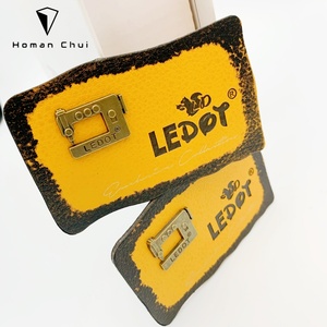 ป้ายหนังพิมพ์ลายสีน้ำตาลนูนทำจาก PU โลโก้ได้ตามต้องการ - Product Image 5