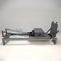 Reformer Pilates en aluminium gris mat avec cadre métallique, équipement de fitness professionnel pour studio, avec ressorts de haute qualité