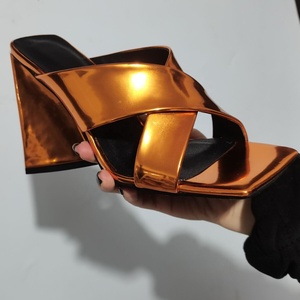 Sandalias de Tacón Grueso para Mujer, Color Nude, Punta Abierta Cuadrada, con Brillantes, Diseño Cruzado, Primavera-Verano 2021 - Product Image 4