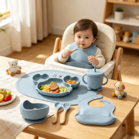 Ensemble d'alimentation pour bébé en silicone 8 pièces - Assiette à ventouse en forme de crabe, tasse à bec 2-en-1, bol à ventouse, bavoir et ensemble de deux ustensiles