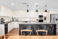 Armoire de cuisine en bois de haute qualité, avec laque Uv