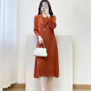 Robe de grande taille à franges de couleur unie associée à un petit manteau pour un <span class=keywords><strong>ensemble</strong></span> plissé élégant - Product Image 1