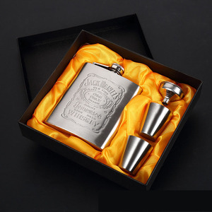 Flacon en cuir gravé pour hommes, cadeaux de mariage, flacon en cuir personnalisé pour garçons d'honneur, cadeaux pour le témoin, flacon en cuir de 7 oz ou 8 oz pour garçons d'honneur - Product Image 5