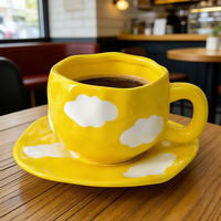Ensemble de tasses à café en céramique peintes à la main, ciel bleu et nuages blancs, tasses à café de l'après-midi avec soucoupes, tasses à thé irrégulières façonnées à la main avec soucoupes
