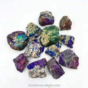 Cristalli grezzi naturali pietra grezza di cristallo di minerale di pavone di Bornite colorata irregolare in vendita