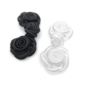 Ropa Clásica <span class=keywords><strong>de</strong></span> Estilo Tradicional Hecha a Mano con Patrón <span class=keywords><strong>de</strong></span> Rosas en Nailon, Cheongsam, Cierres <span class=keywords><strong>de</strong></span> Botones, Mercería <span class=keywords><strong>y</strong></span> Botones - Product Image 5