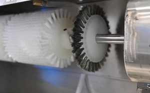 Macchina Spazzolatrice Semiautomatica Commerciale con Riscaldamento per Negozi di Lavaggio Scarpe e Fabbriche di Lavaggio a Secco per Calzaturifici - Product Image 3