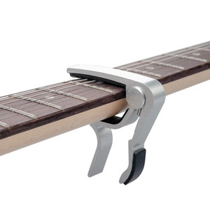 Accesorios para Guitarra Acústica: Afinador de Guitarra de Aluminio, Pinza, Triger, Capo y 4 Púas Aleatorias - Product Image 3