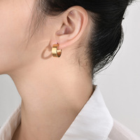 Nouveaux cerceaux circulaires en acier inoxydable hypoallergéniques à la mode sans ternissement cerceaux en forme de C minimale pour femmes cerceaux plaqués or 18 carats