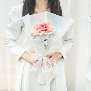 สินค้าแฮนด์เมดทำมือวัสดุแบบทำมือด้วยไหมพรมถักลายดอกกุหลาบไทยช่อดอกไม้สำเร็จรูปของขวัญสำหรับแฟนสาว - Product Image 6