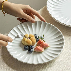 Léger défaut nordique <span class=keywords><strong>assiette</strong></span> en céramique restauration en gros Simple vaisselle en céramique glaçure rétro <span class=keywords><strong>chrysanthème</strong></span> vaisselle <span class=keywords><strong>assiette</strong></span> - Product Image 3