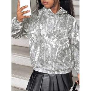 เสื้อฮู้ดดี้ลายพรางใบเมเปิ้ลสำหรับผู้หญิง ทรงโอเวอร์ไซส์ แขนยาว ผ้าถัก ระบายอากาศได้ดี - Product Image 2