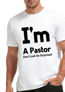 T-shirt con scritta 'Sono un pastore, non fai tanta sorpresa' - Divertente maglietta religiosa con testo per il clero - Product Image 5
