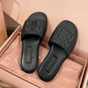 Sandales plates décontractées de luxe pour femme Miu, de haute qualité, antidérapantes, pour l'extérieur, collection été - Product Image 4