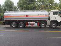 Nouveau camion-citerne diesel fiable HOWO 24 700 L 8x4 de type FL avec moteur de 350 CV pour le transport de pétrole