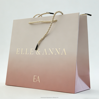 Sacs en papier de luxe en gros avec logo doré personnalisé pour bijoux, soins de la peau, cosmétiques, emballage avec ruban et poignées, sacs en papier dégradé