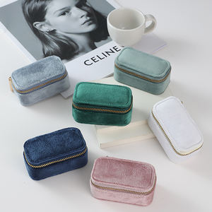 Boîte de rangement à bijoux portable moderne avec logo personnalisé, mini boîte de rangement à bijoux en velours, étui à bagues, boîte à bijoux de voyage en velours italien - Product Image 2