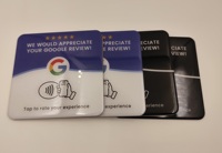 Supports de table pour cartes de commentaires Google imprimées numériquement en PVC, avec NFC et QR code, pour les entreprises, les restaurants et les salons