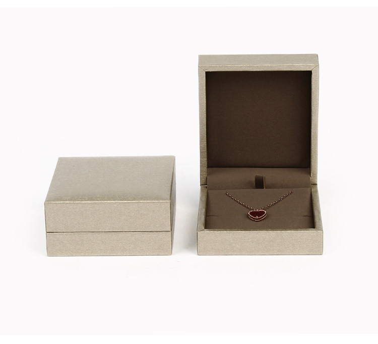 Caja para colgante de oro